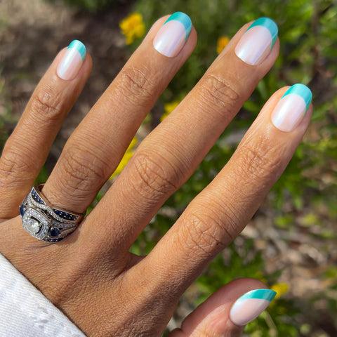 Turquoise Chrome | Short | Round - Tab Press-On