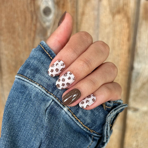 Falling for Flowers | Short | Round - Tab Press-On
